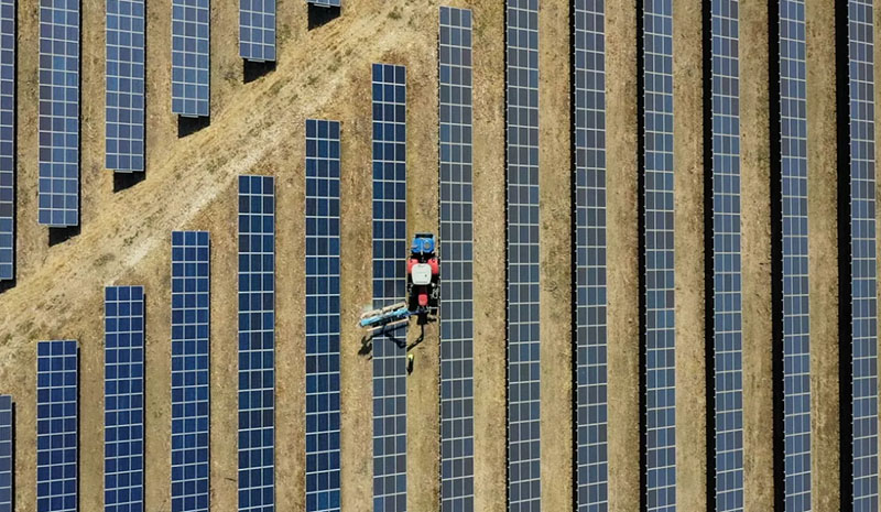 Welke invloed heeft stof uit de Sahara op zonne-energie?